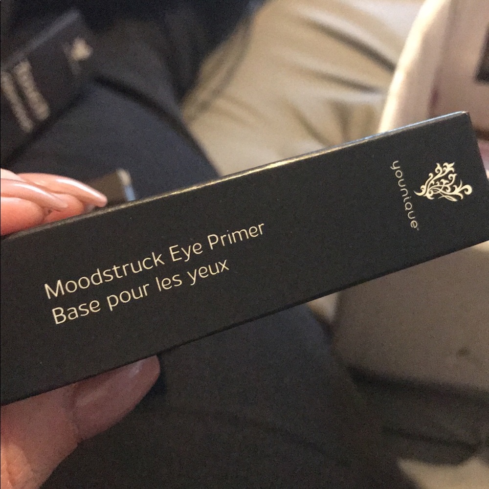 Eye primer